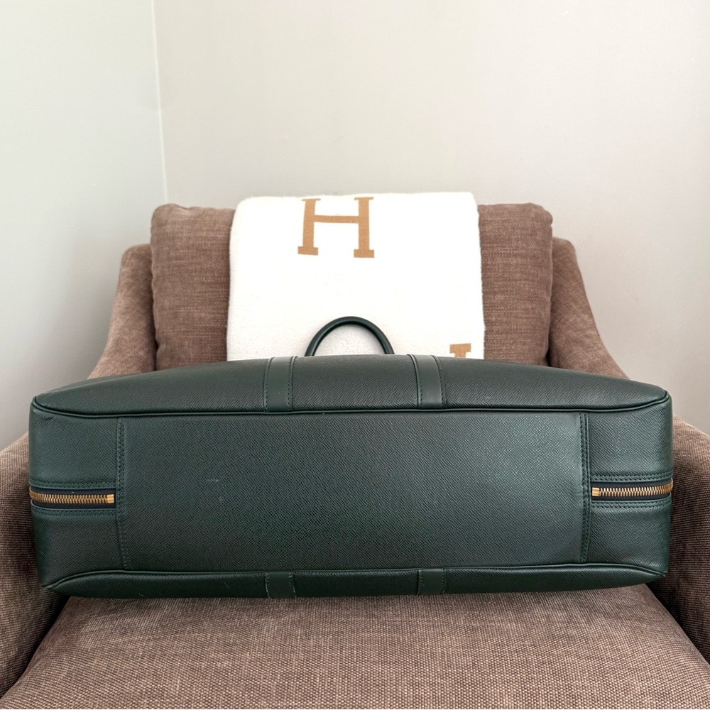 Authentic Louis Vuitton Epicea Taiga Leather Helanga En Poche Travel Bag M30104 - Picture 8 of 16